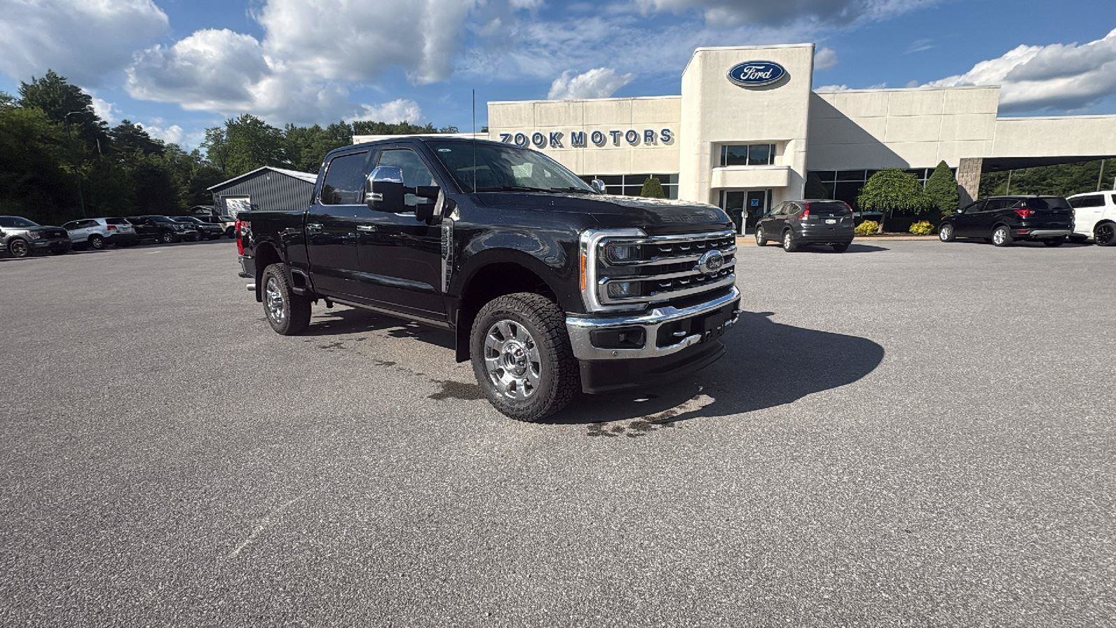 Used 2023 Ford F250 Lariat w/ Lariat Ultimate Package AWD/4WD image 2