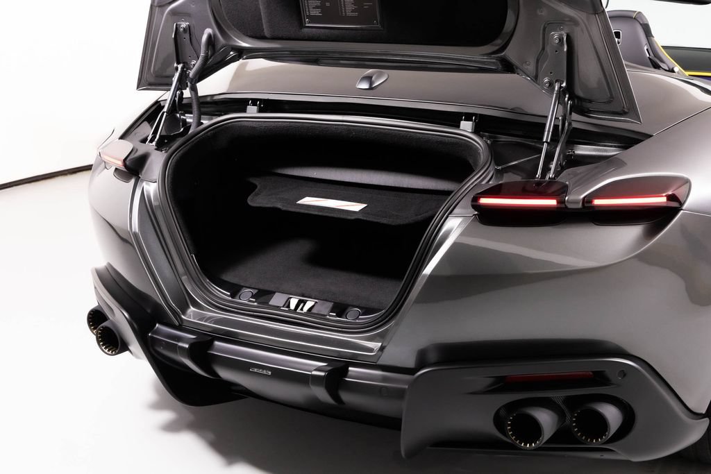 Used 2025 Ferrari Roma Spider RWD image 23