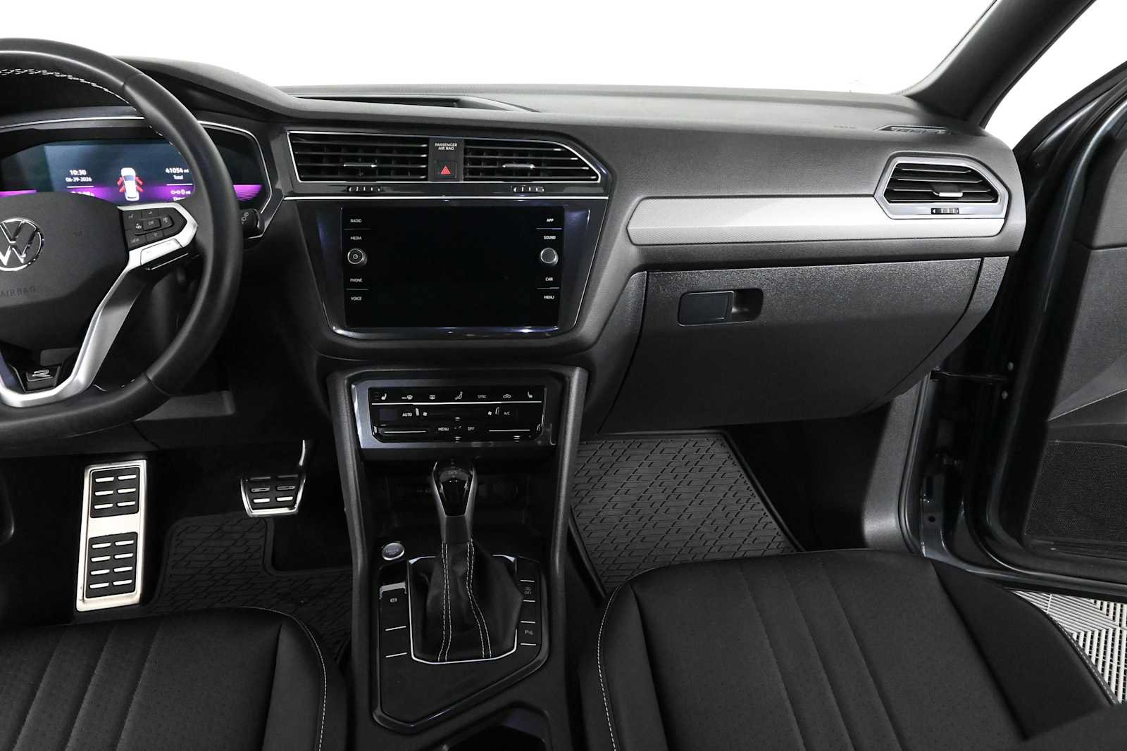 Certified 2023 Volkswagen Tiguan SE R-Line FWD image 13