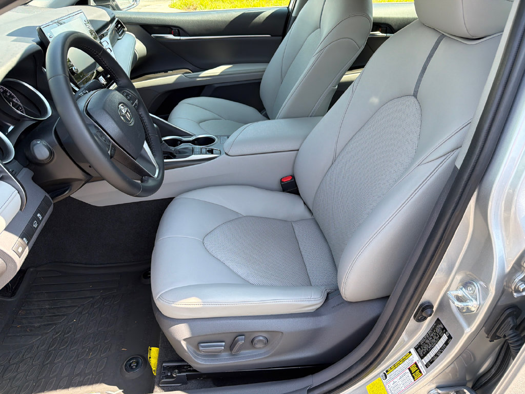 Used 2021 Toyota Camry XLE FWD image 11