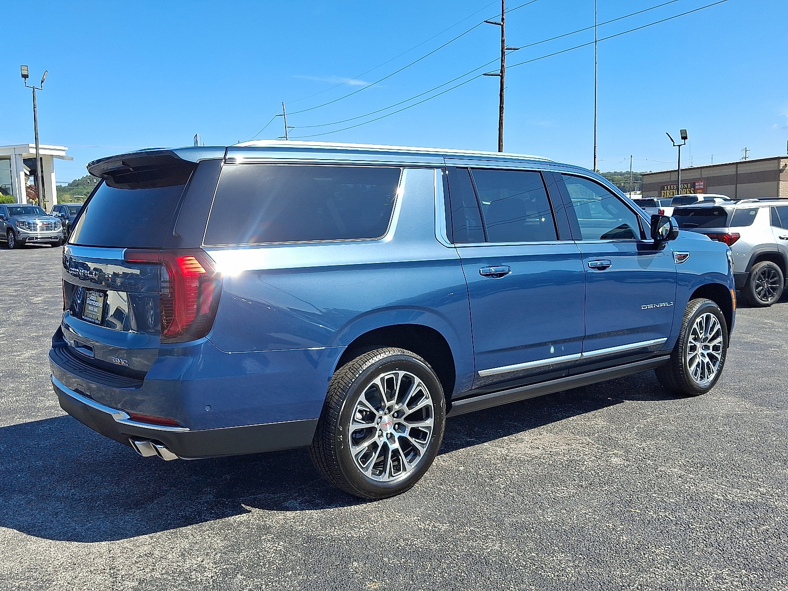 New 2025 GMC Yukon XL Denali w/ Sun & Power Step Package image 8