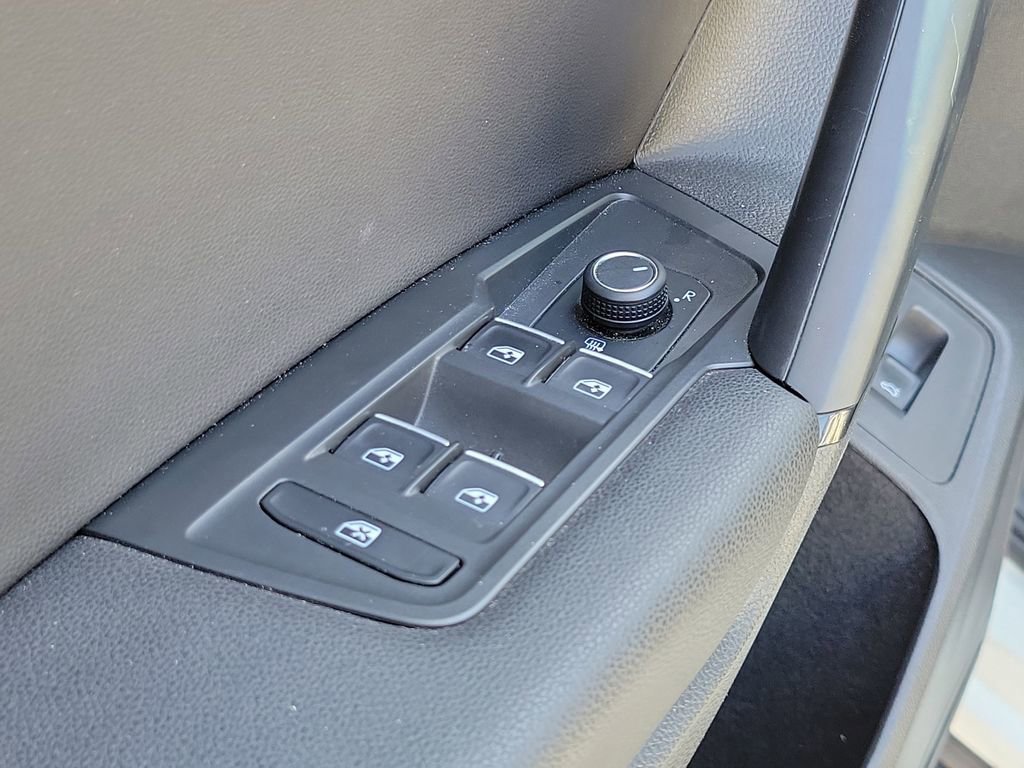 Used 2019 Volkswagen Tiguan SEL image 18