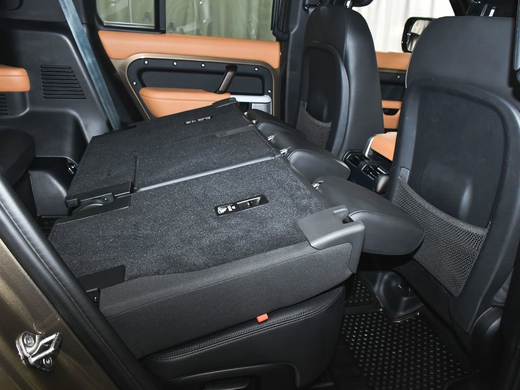 Used 2024 Land Rover Defender 130 X-Dynamic SE image 64