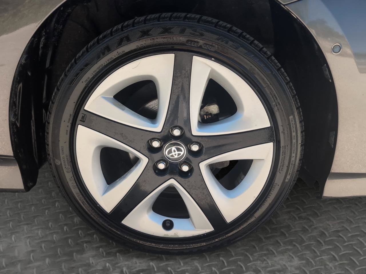 Used 2017 Toyota Prius Three Touring FWD image 27