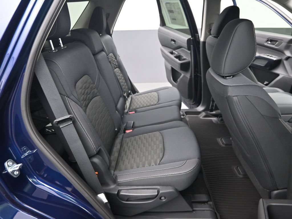 Certified 2026 Nissan Pathfinder SV w/ SV Premium Package FWD image 29