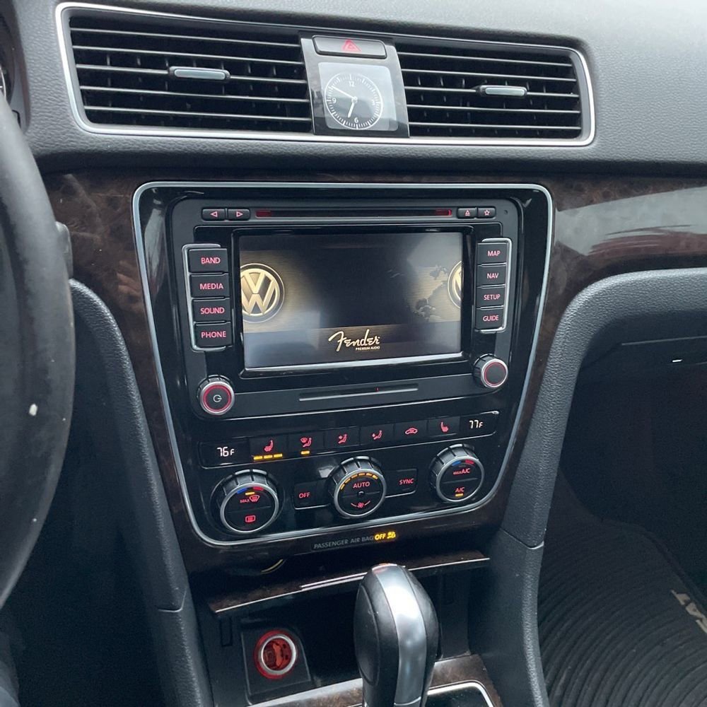 Used 2015 Volkswagen Passat 1.8T SEL Premium image 13