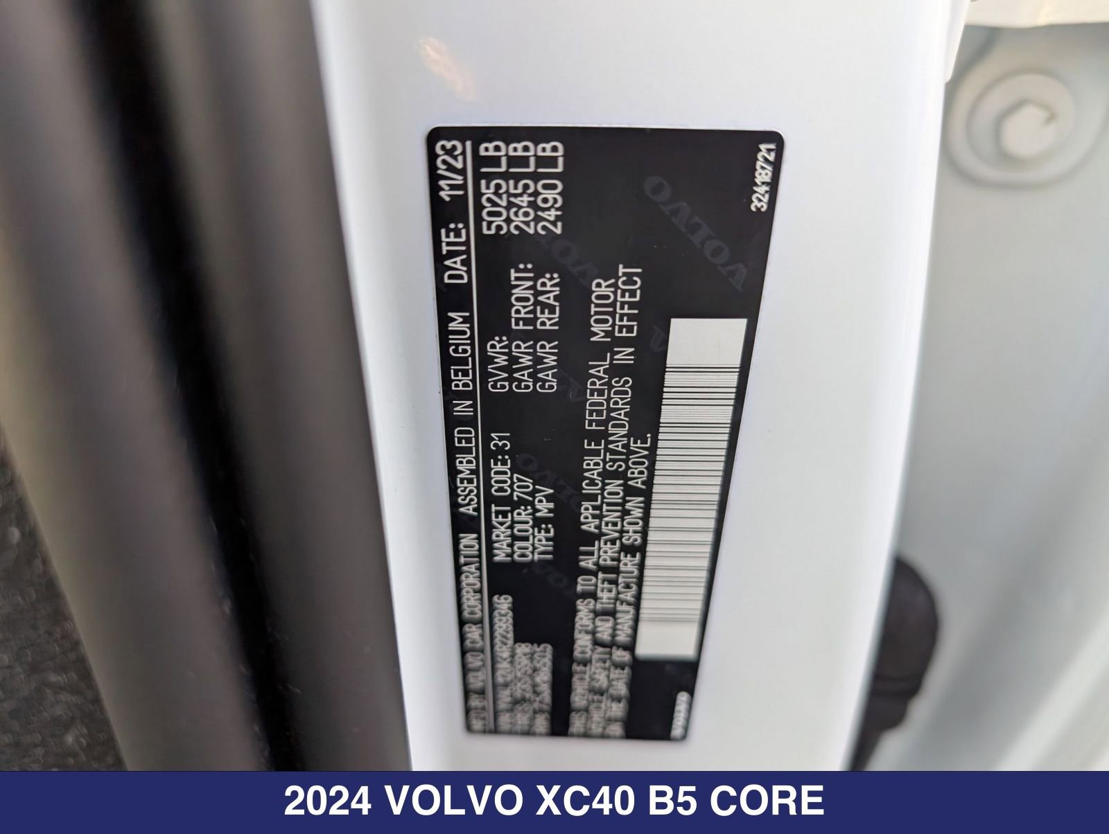 Used 2024 Volvo XC40 B5 Core AWD/4WD image 31