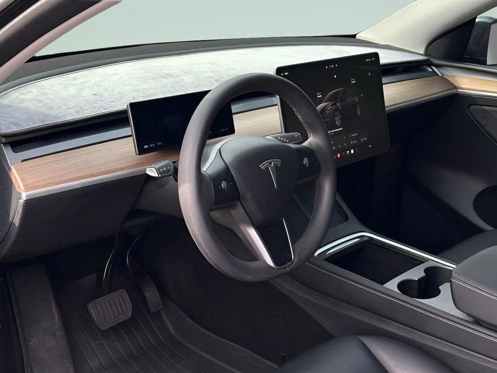 Used 2024 Tesla Model Y Long Range RWD image 9