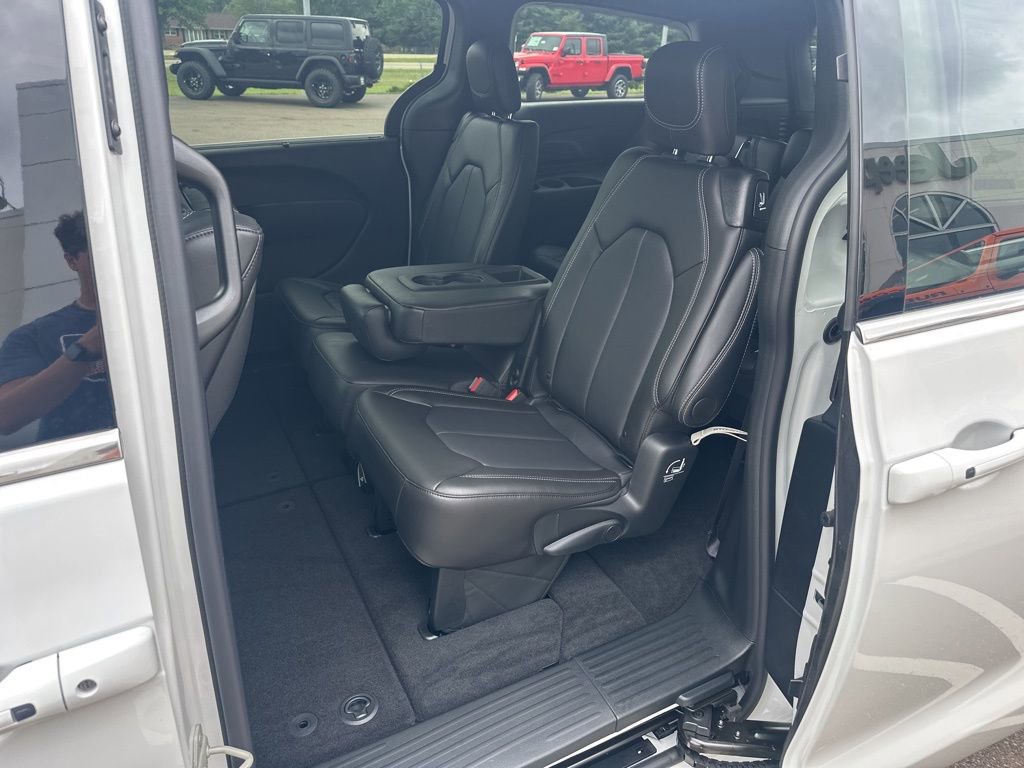 New 2026 Chrysler Pacifica Select image 23