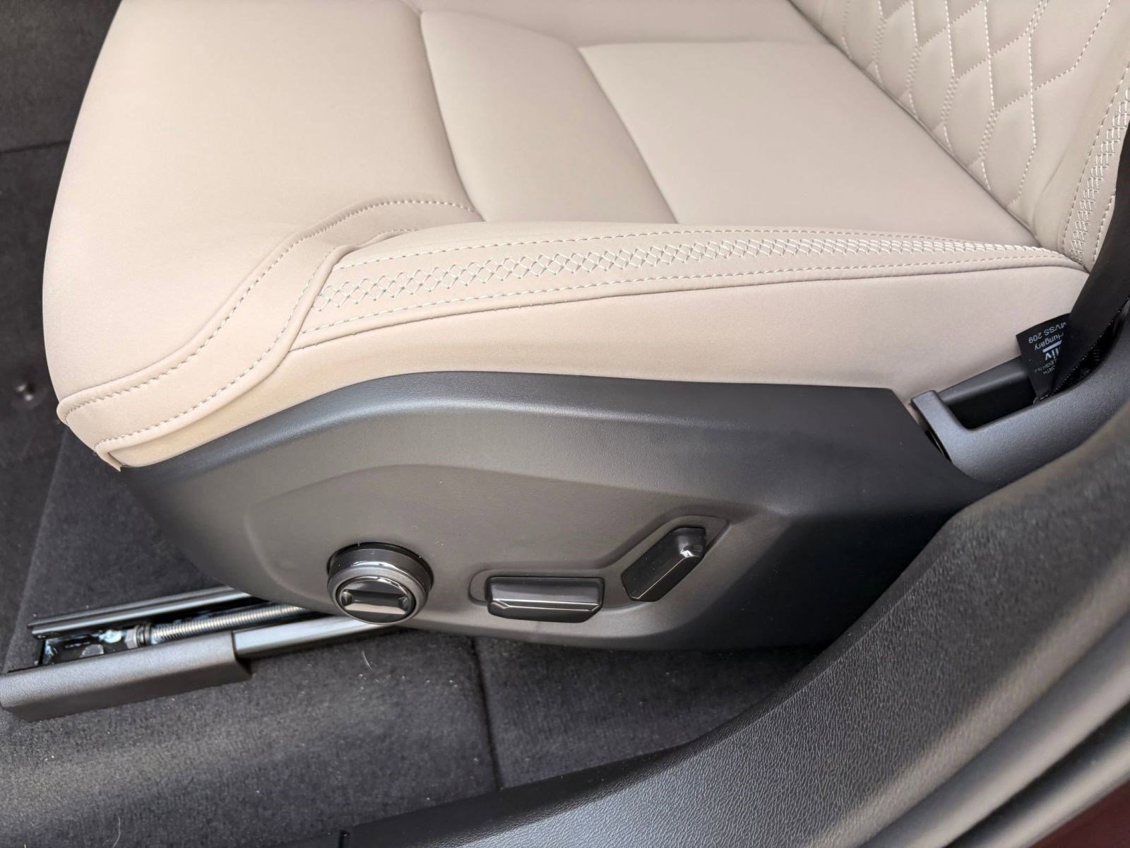 New 2026 Volvo XC60 B5 Core w/ Climate Package image 14