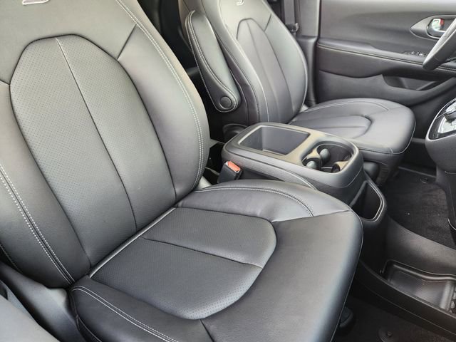 New 2026 Chrysler Pacifica Select w/ S Appearance Package FWD image 9