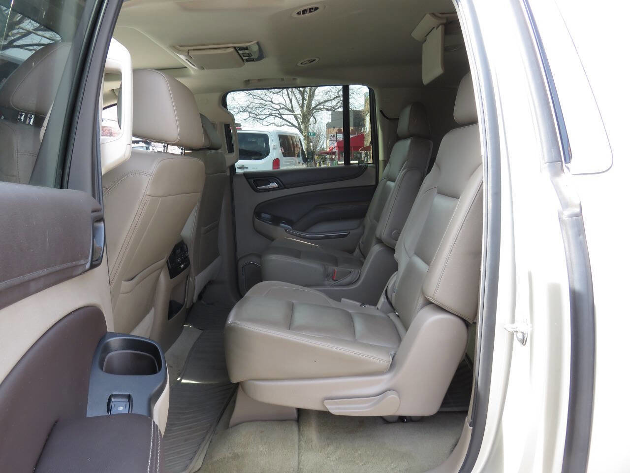 Used 2016 Chevrolet Suburban LT image 23