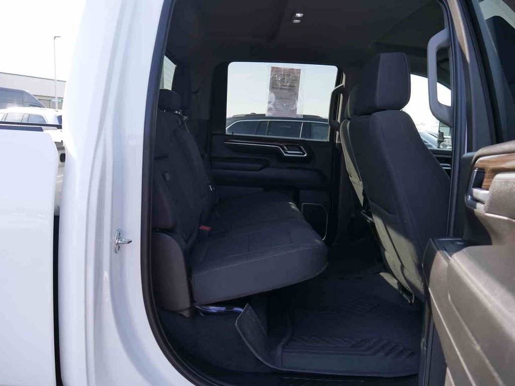 Used 2025 Chevrolet Silverado 3500 LT image 26