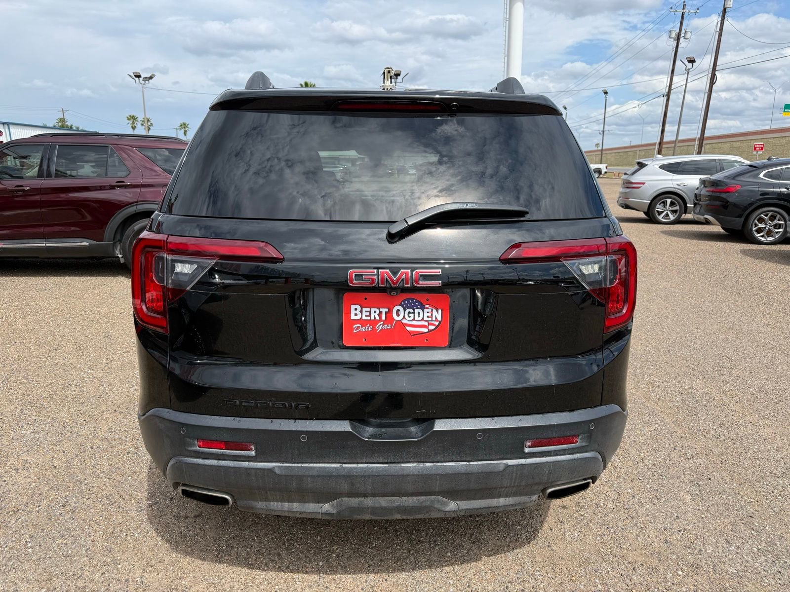 Used 2022 GMC Acadia SLE w/ Driver Convenience Package FWD image 6