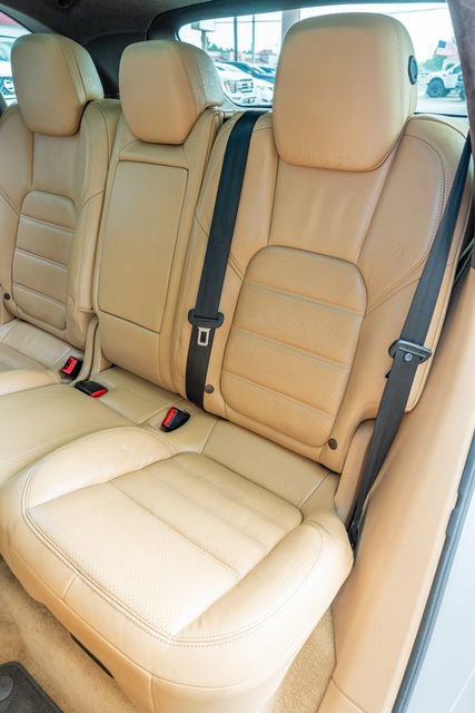 Used 2016 Porsche Cayenne Turbo AWD/4WD image 34
