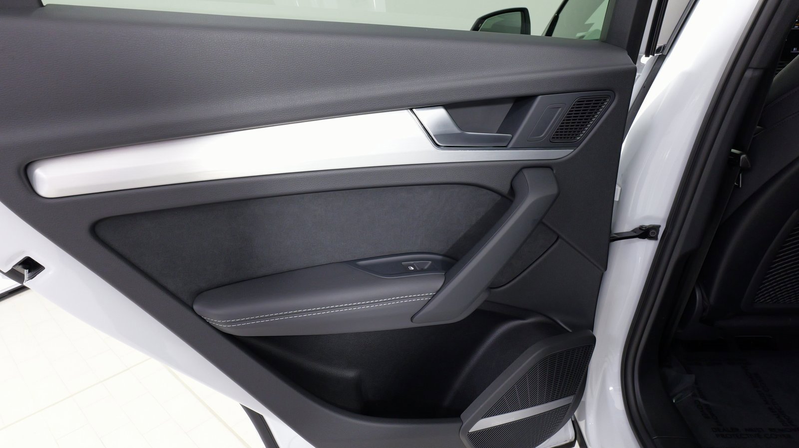 Used 2024 Audi Q5 e Premium Plus w/ Premium Plus Package image 44