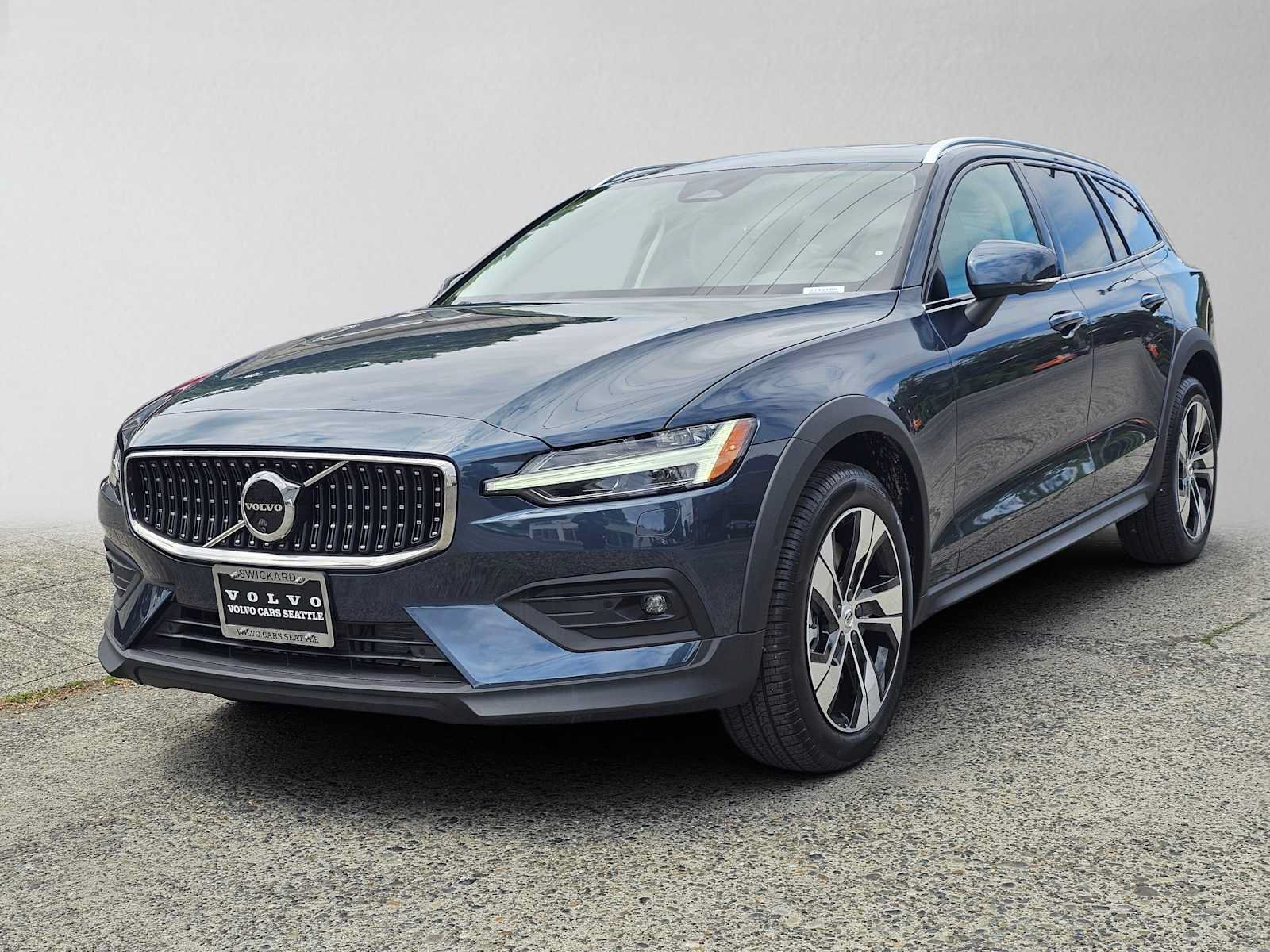 New 2026 Volvo V60 B5 Cross Country Plus w/ Climate Package AWD/4WD image 7
