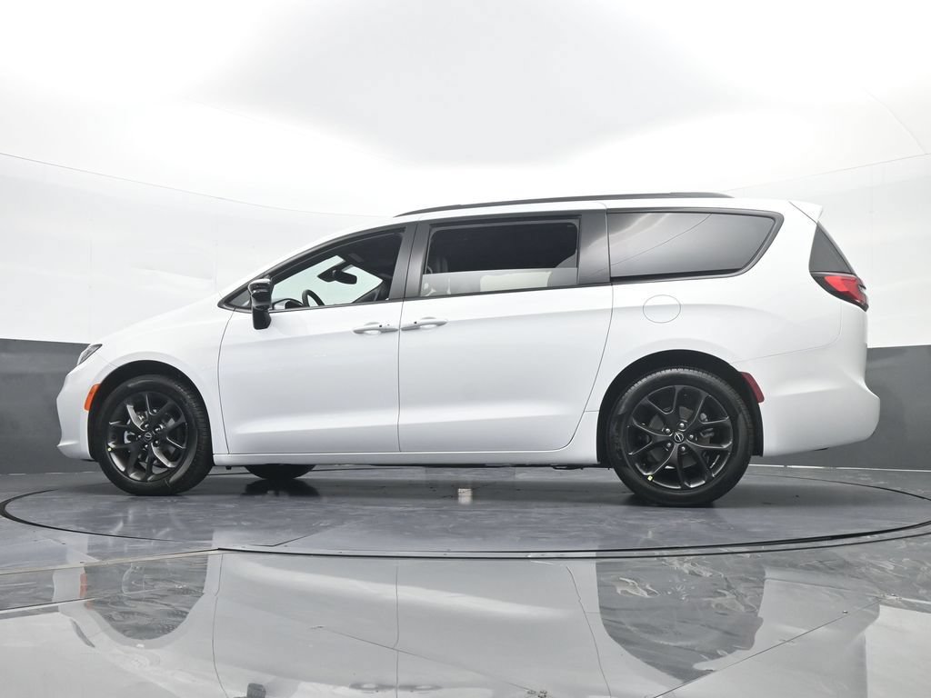 New 2026 Chrysler Pacifica Limited w/ S Appearance Package FWD image 52