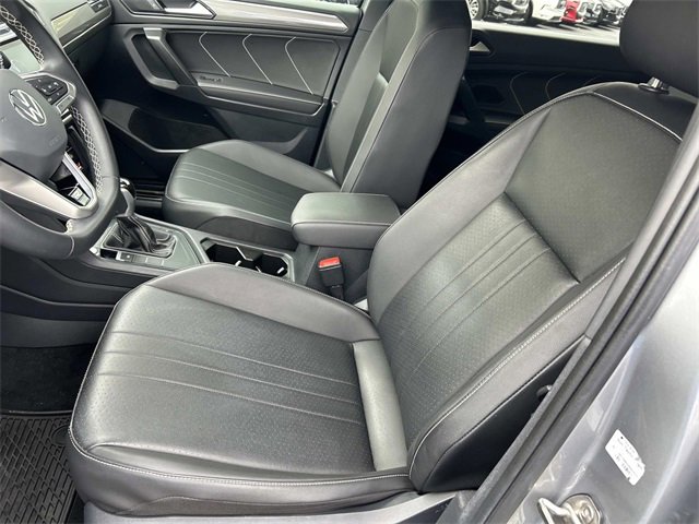 Used 2023 Volkswagen Tiguan SE R-Line image 15