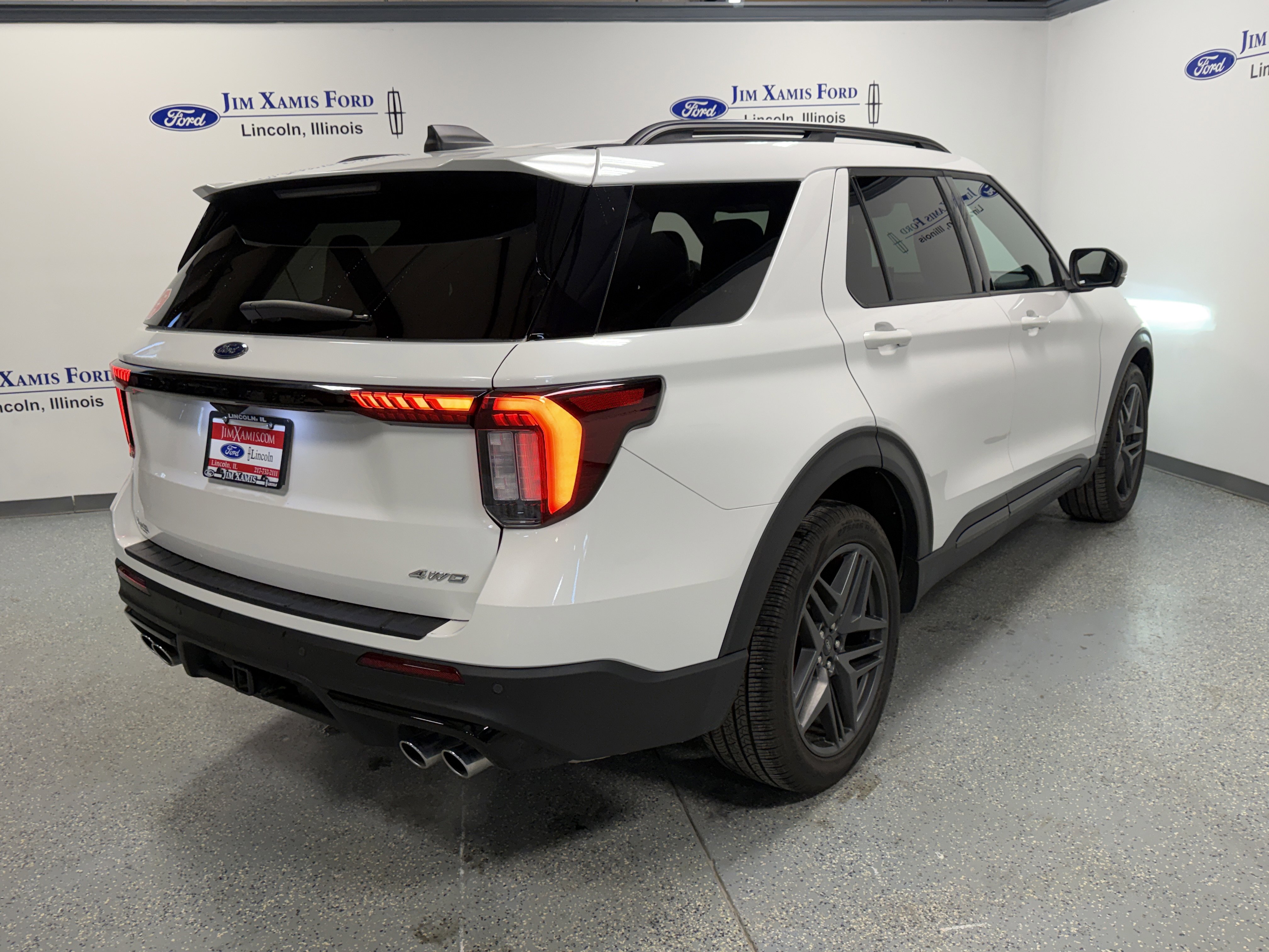 Used 2025 Ford Explorer ST image 6