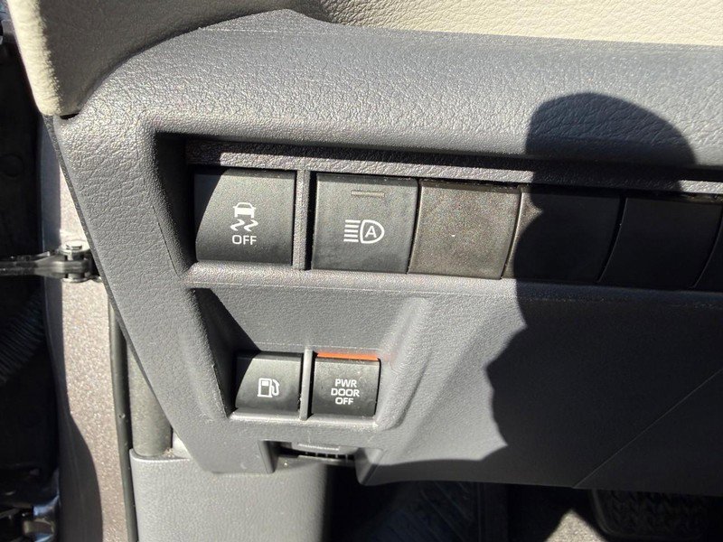 Used 2021 Toyota Sienna XLE image 21