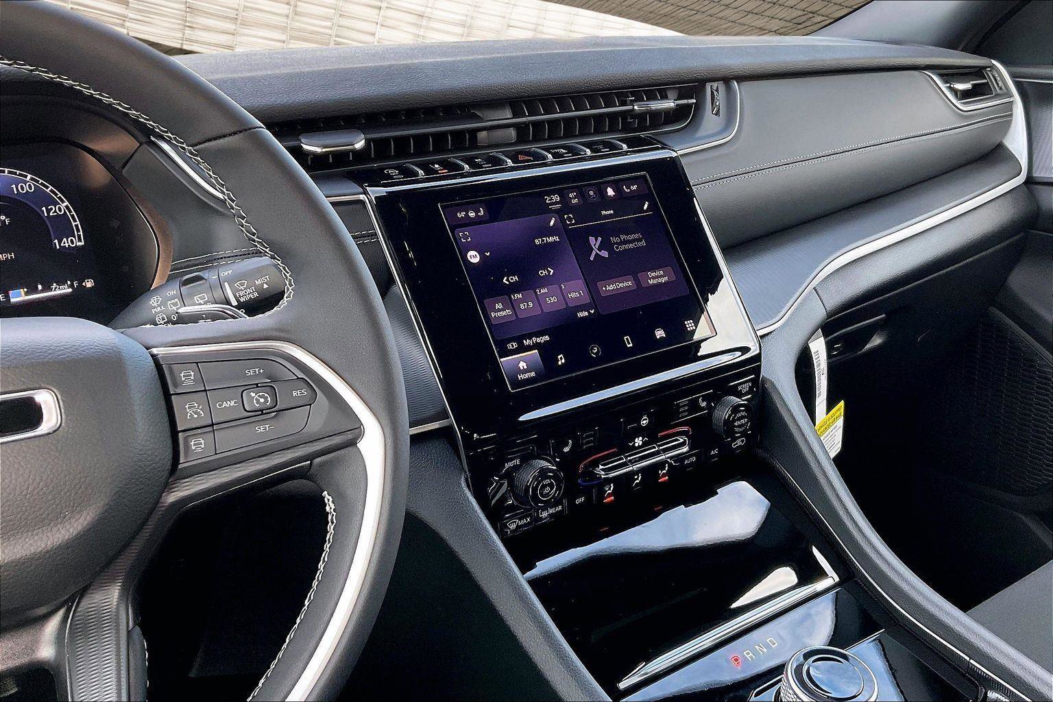 New 2025 Jeep Grand Cherokee Laredo X w/ Luxury Tech Group I image 6