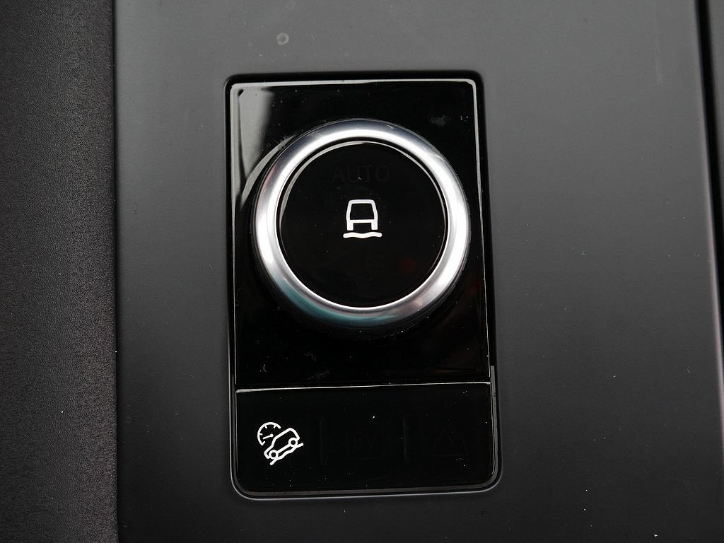 Used 2025 Land Rover Discovery Metropolitan Edition AWD/4WD image 54