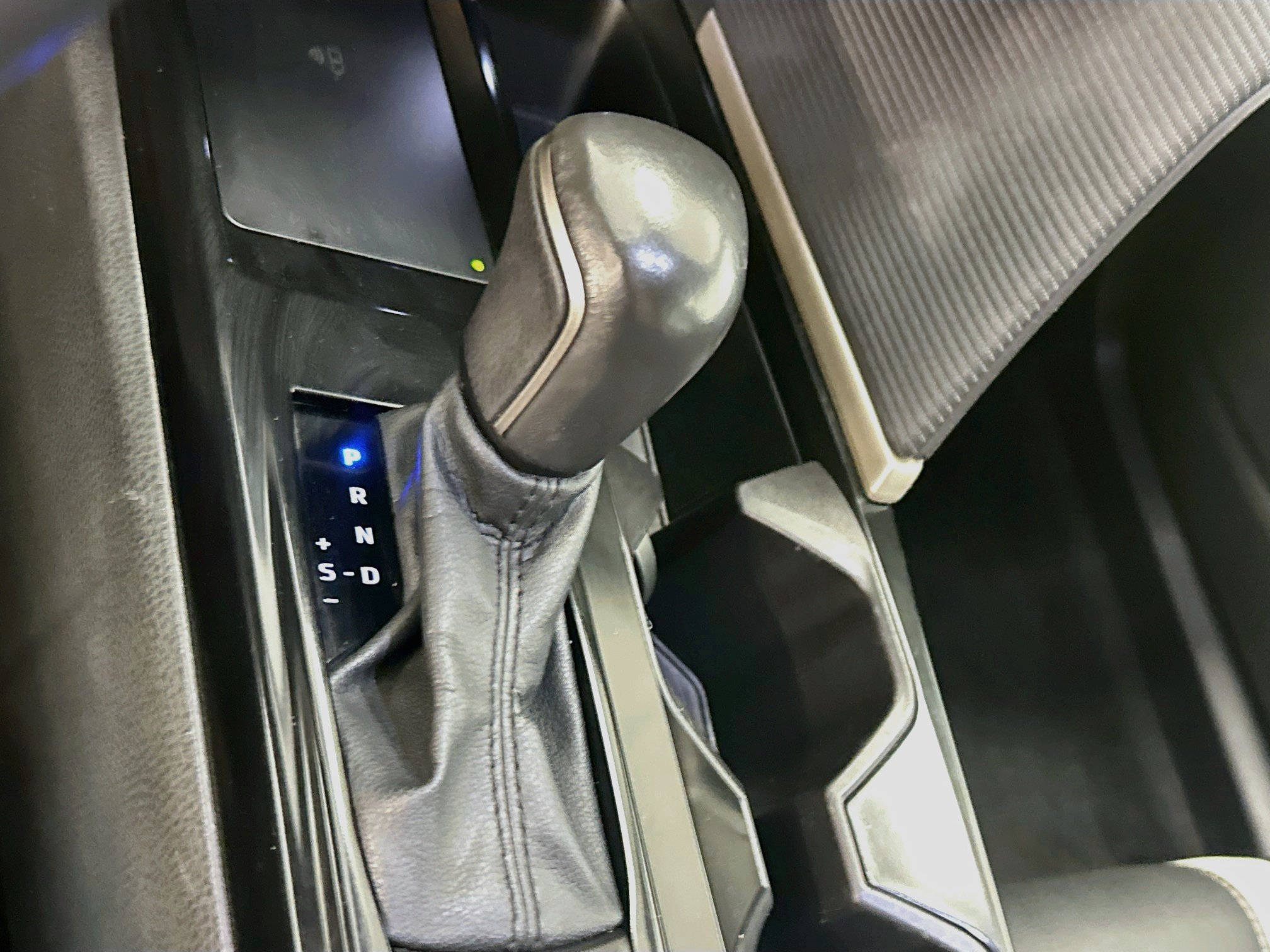 Used 2025 Toyota Camry SE FWD image 25