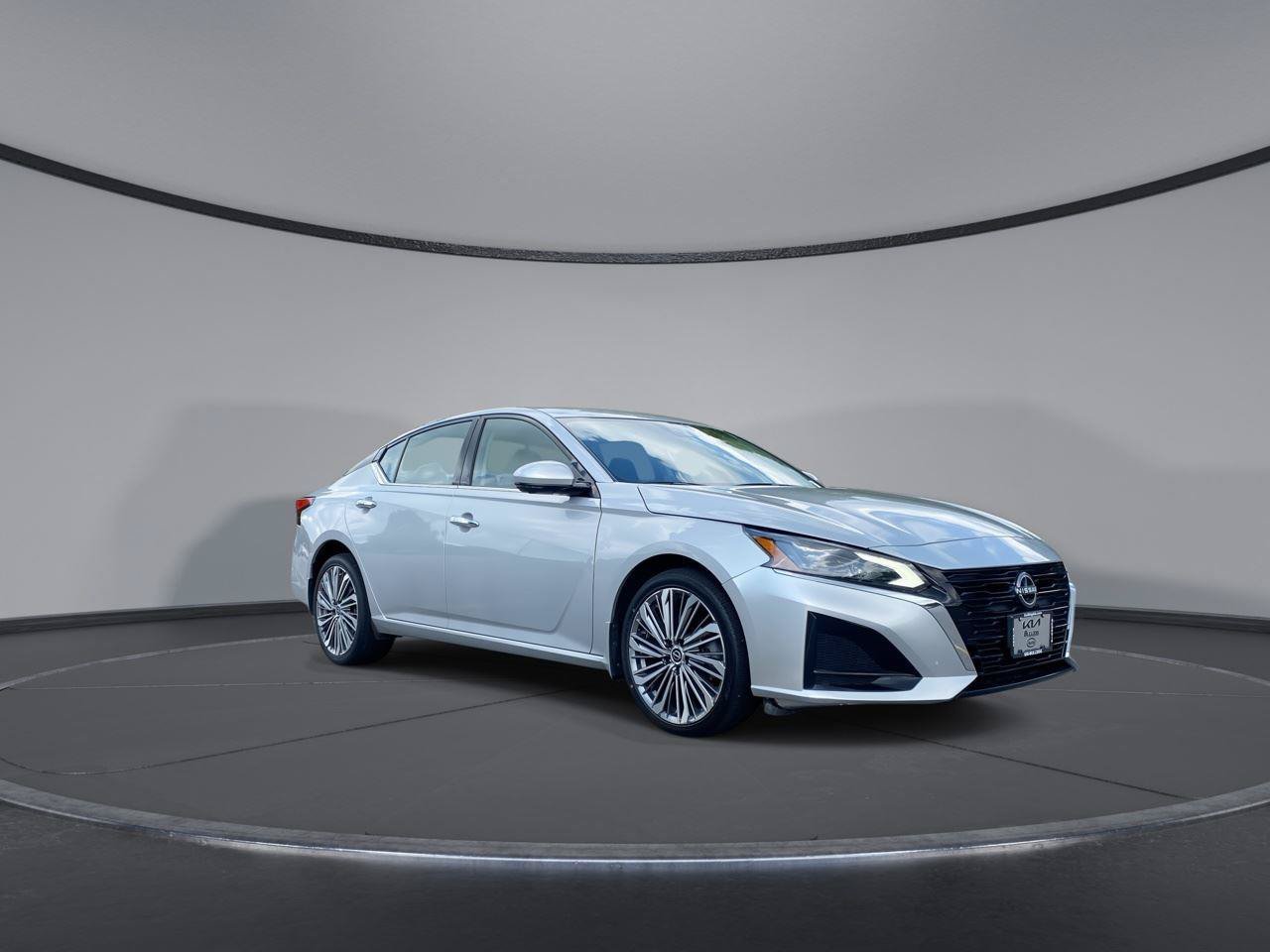 Used 2023 Nissan Altima 2.5 SL AWD/4WD image 2