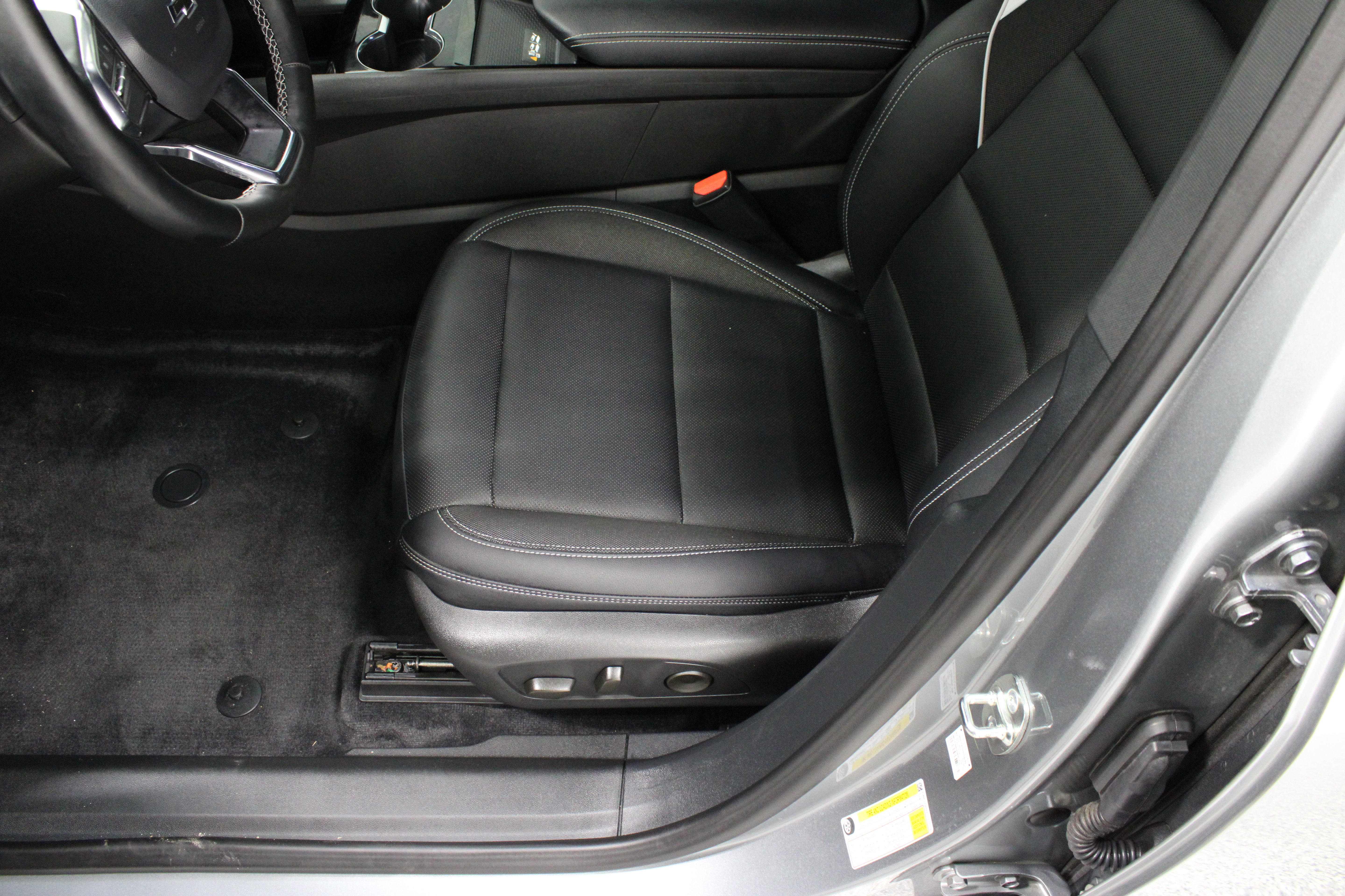 Used 2025 Chevrolet Blazer EV LT FWD image 15