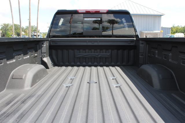 Used 2024 Chevrolet Silverado 2500 ZR2 w/ Technology Package image 10