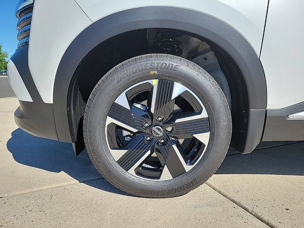 New 2026 Nissan Kicks SV AWD/4WD image 7