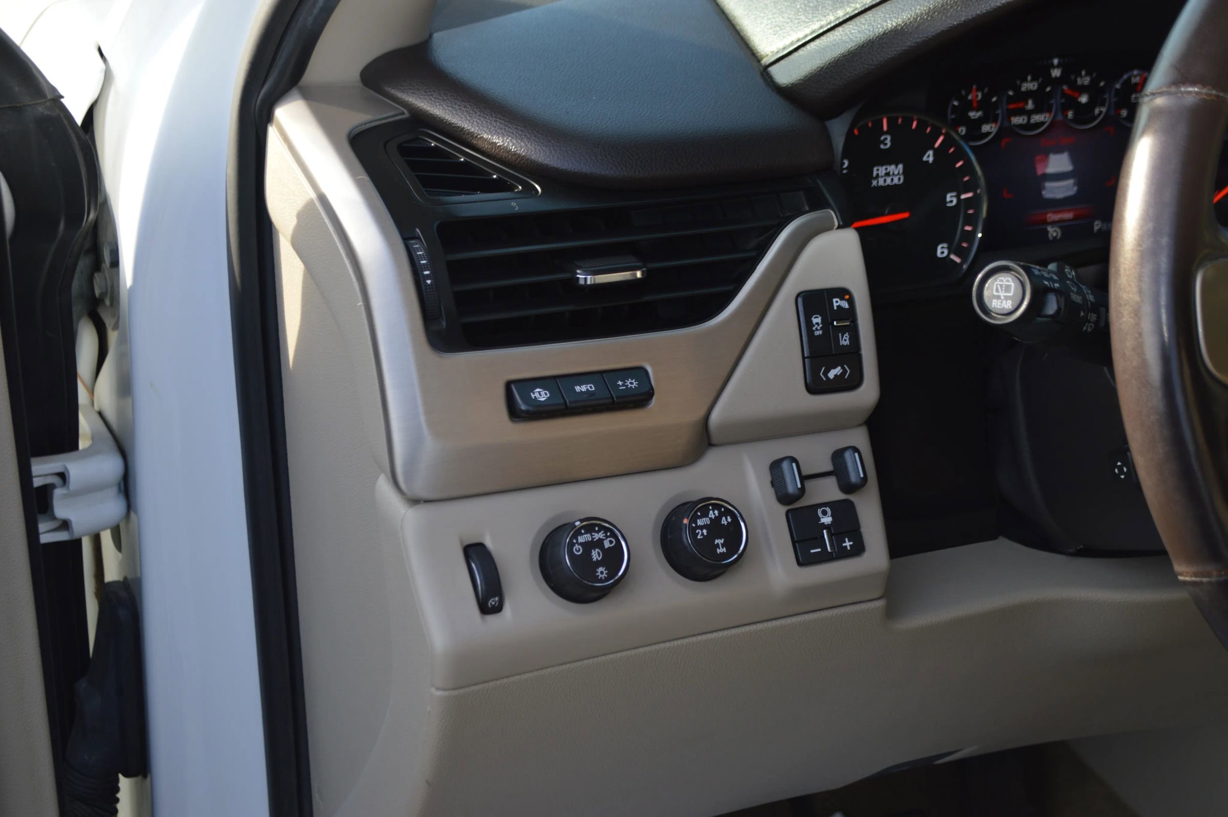 Used 2015 GMC Yukon Denali w/ Touring Package image 19