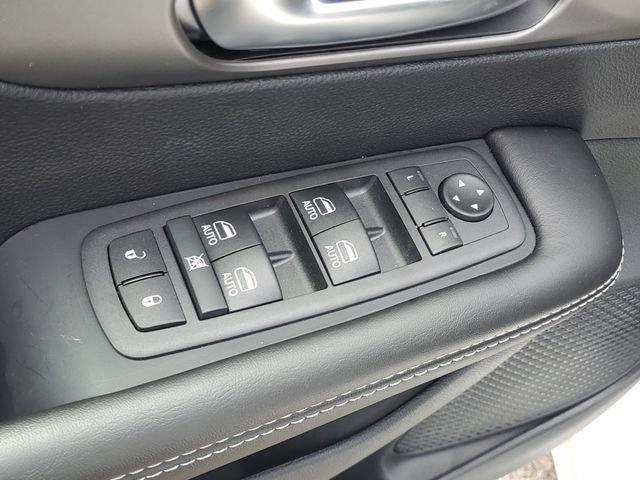New 2027 Chrysler Pacifica Select AWD/4WD image 17