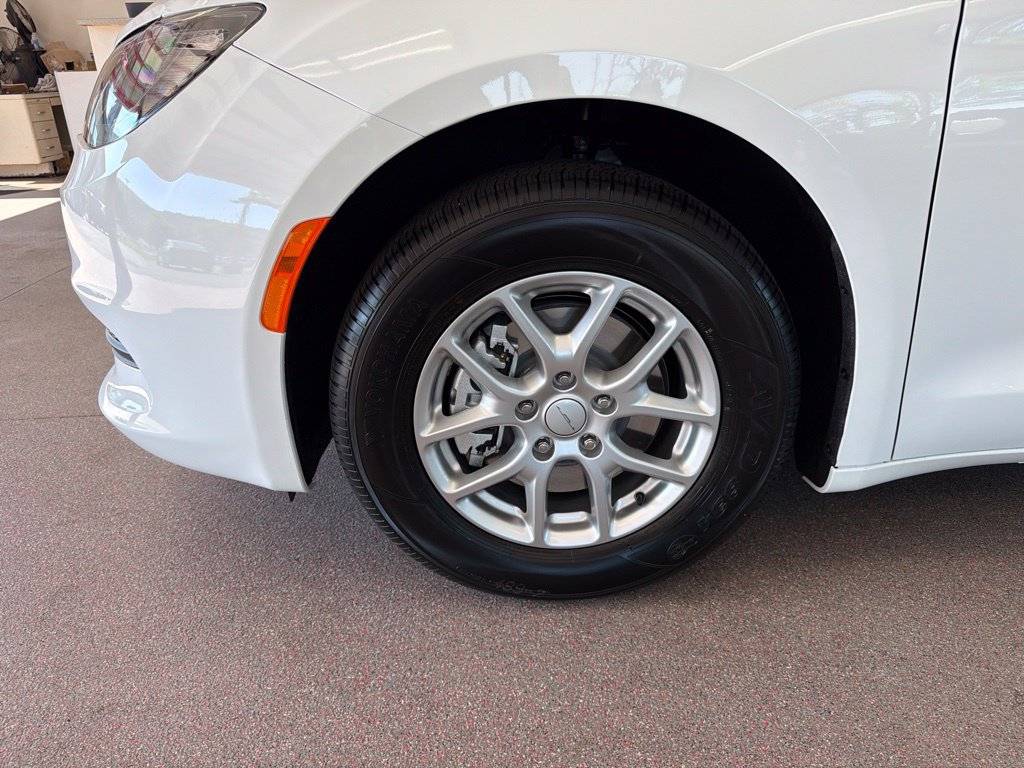 New 2027 Chrysler Pacifica LX FWD image 4
