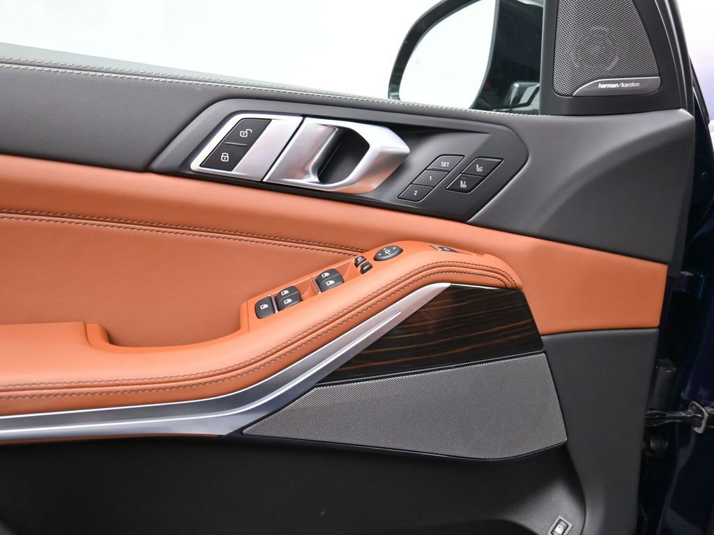 New 2026 BMW X5 xDrive50e w/ M Sport Package image 9