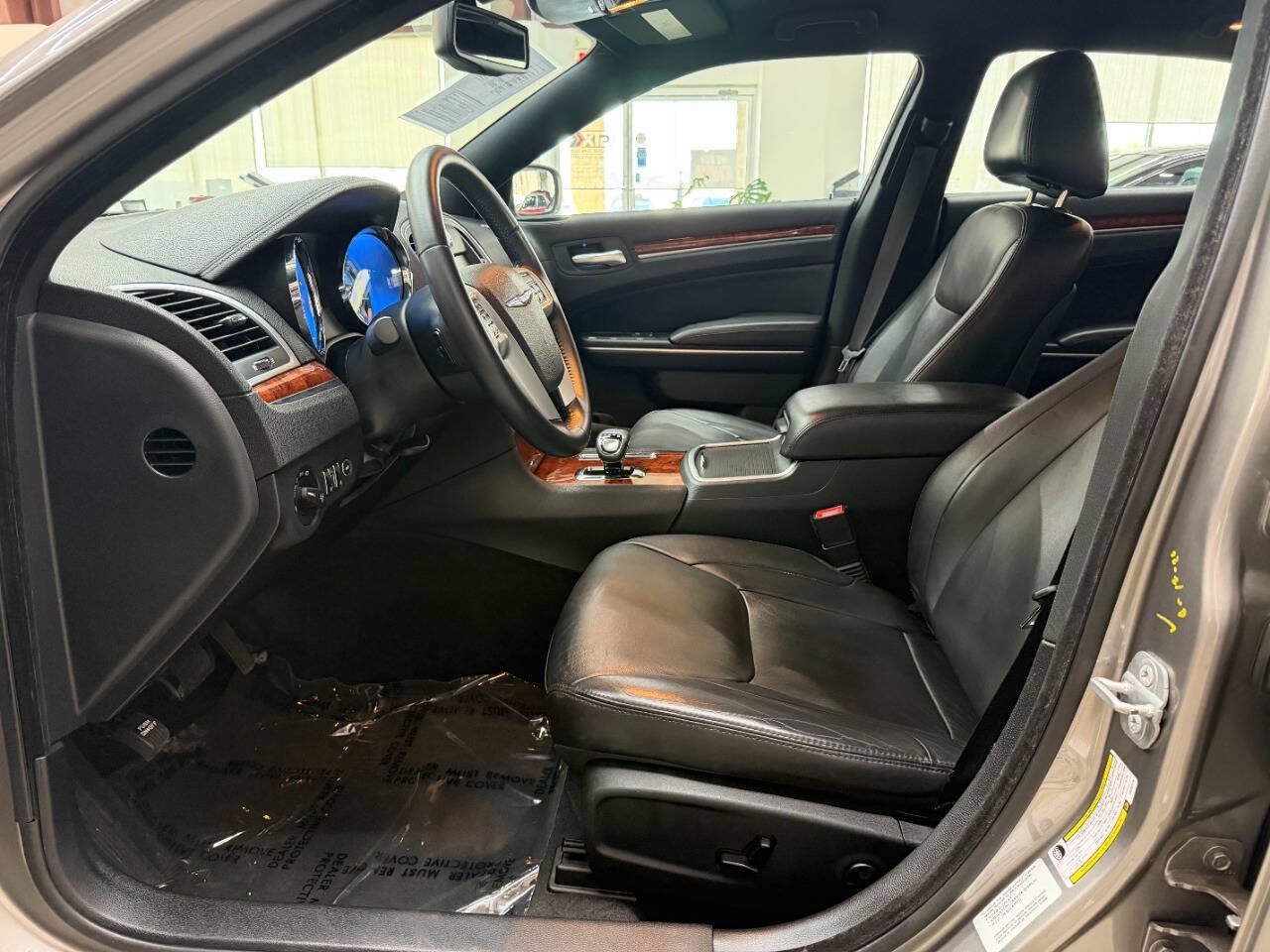 Used 2014 Chrysler 300 AWD w/ Driver Convenience Group image 11