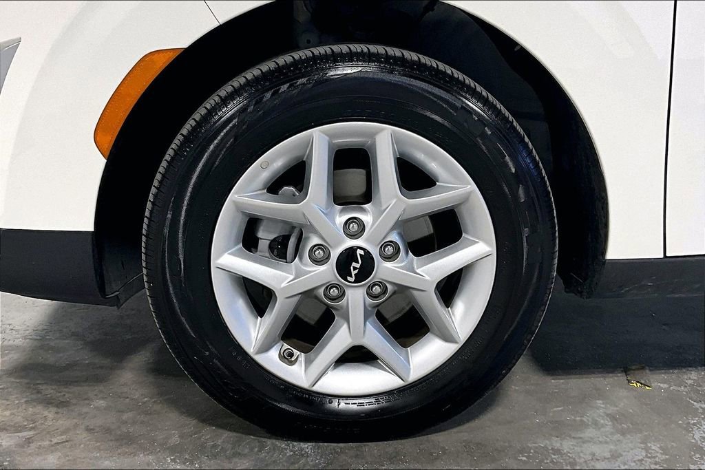 Used 2025 Kia Soul LX image 11