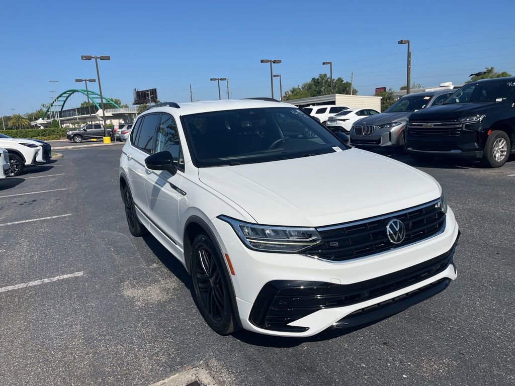 Used 2022 Volkswagen Tiguan SE R-Line image 11