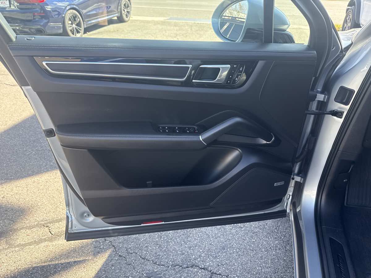 Used 2021 Porsche Cayenne GTS AWD/4WD image 12