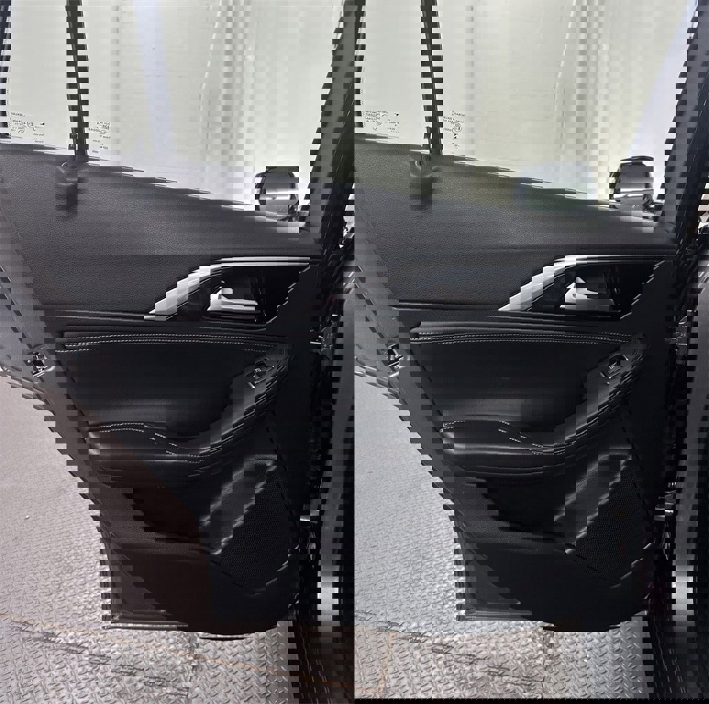 Used 2017 INFINITI QX30 Premium w/ Navigation Package image 27