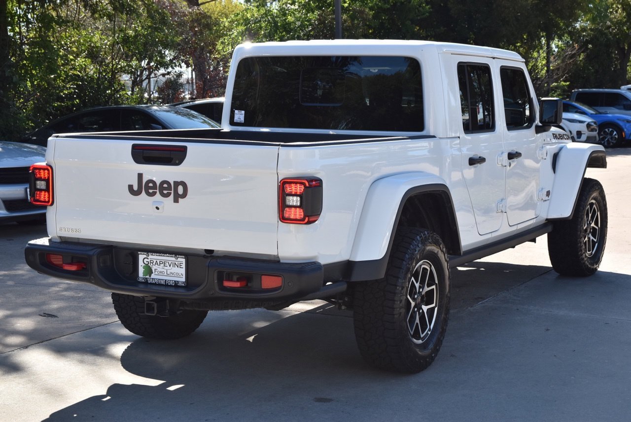 Used 2025 Jeep Gladiator Rubicon AWD/4WD image 8
