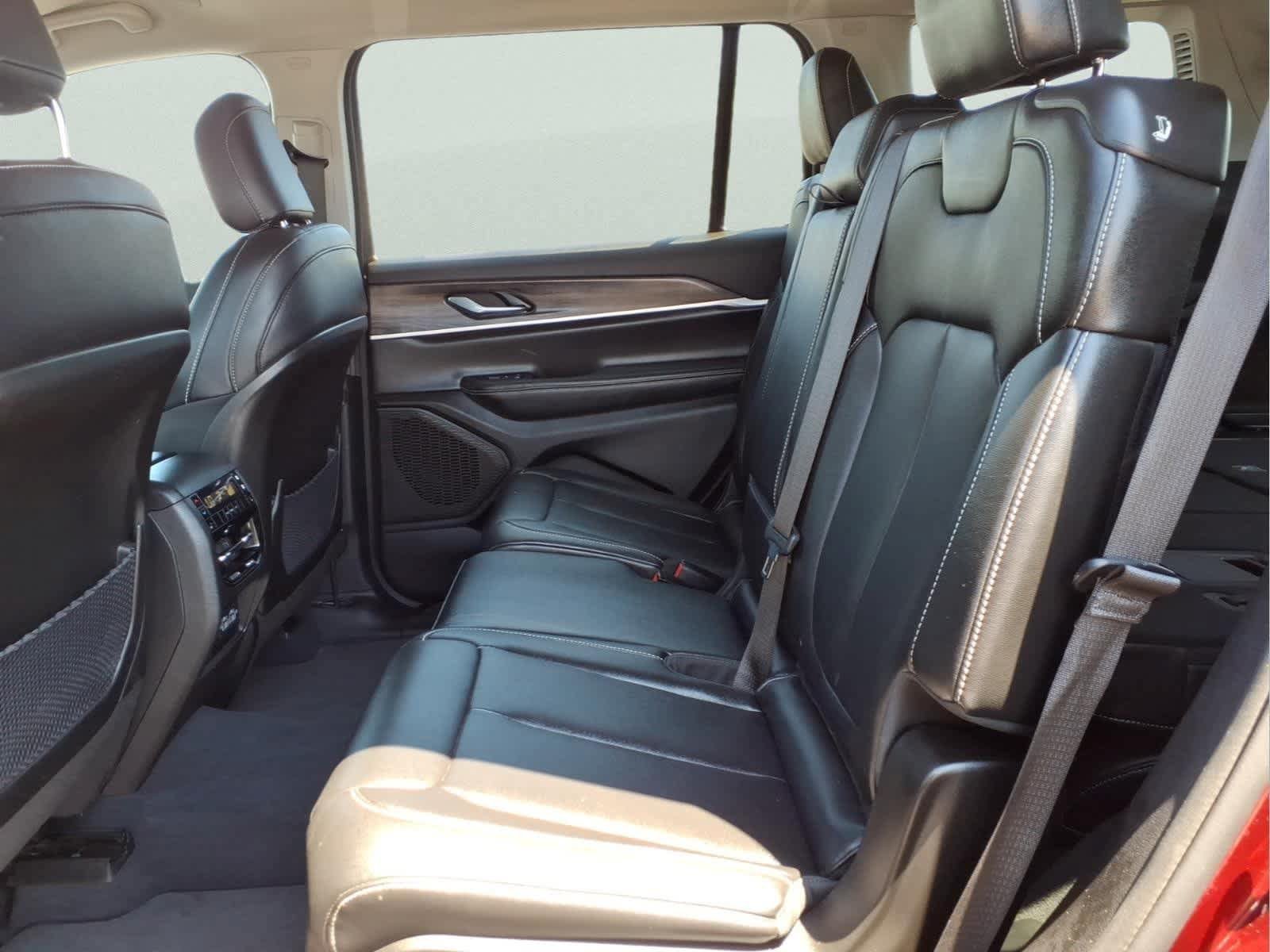 Used 2023 Jeep Grand Cherokee L Limited AWD/4WD image 28