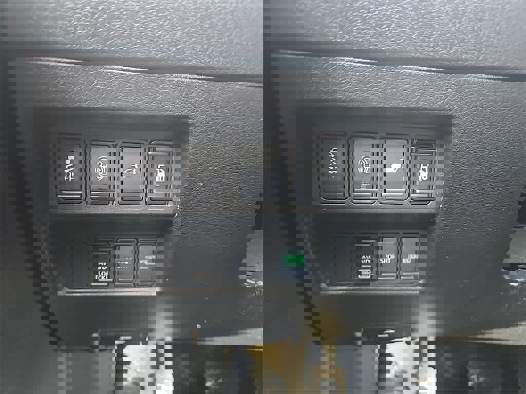 Used 2020 Nissan Rogue SV image 15