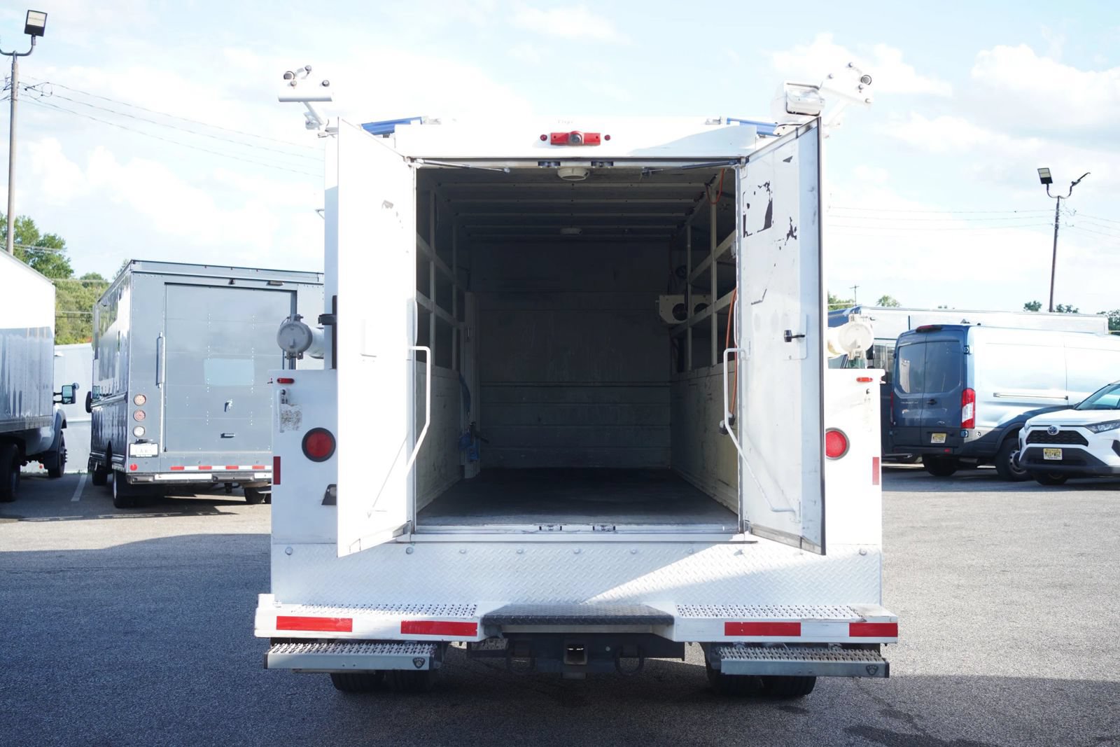 Used 2016 Ford F550 4x4 Regular Cab Super Duty image 10
