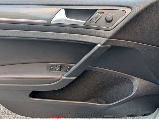 Used 2020 Volkswagen GTI SE image 33