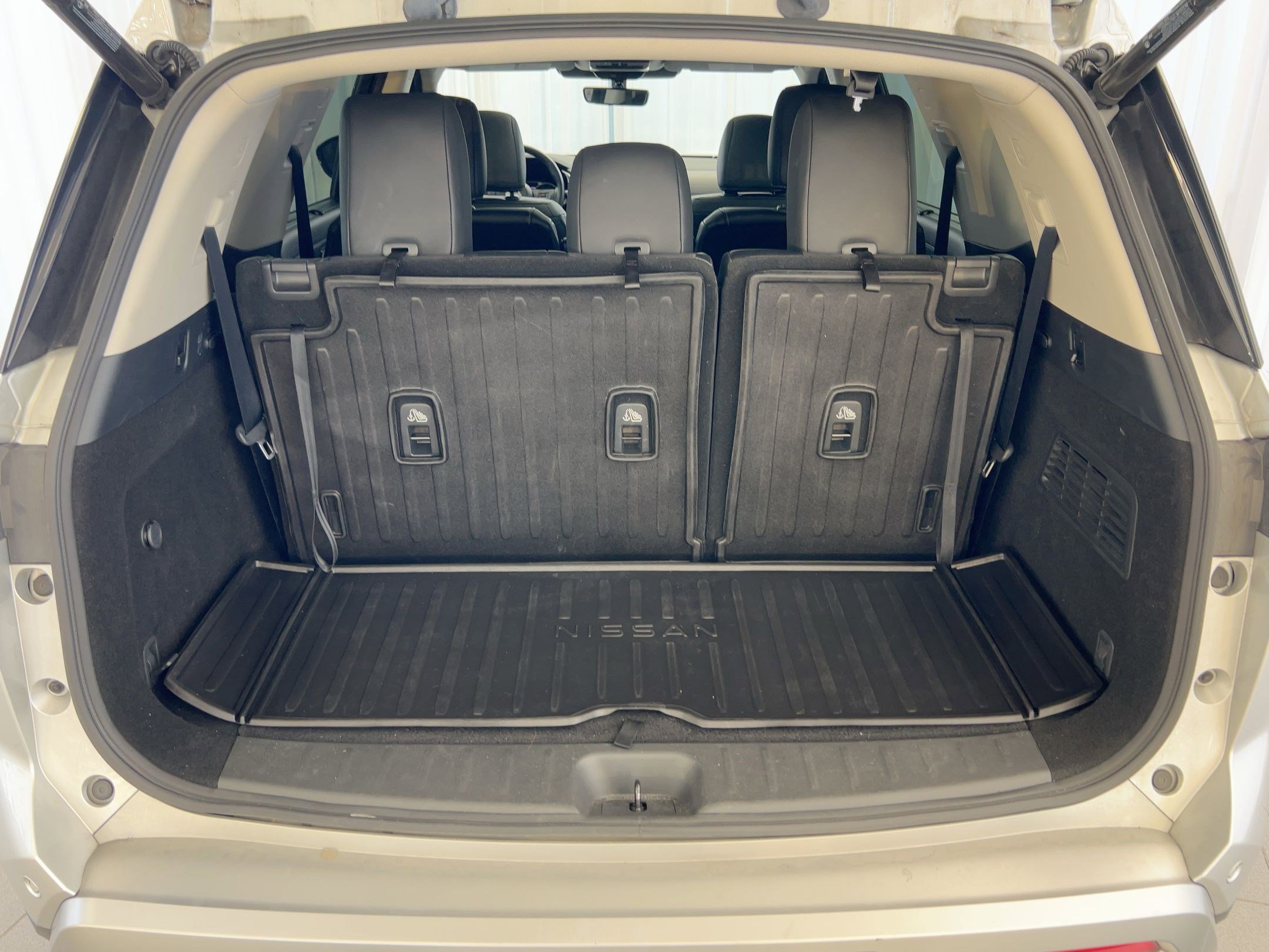 Used 2023 Nissan Pathfinder SL w/ SL Premium Package image 28