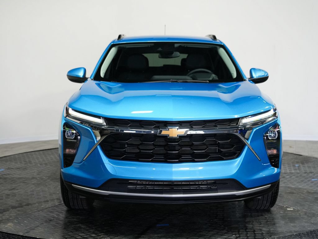 Used 2025 Chevrolet Trax LT w/ Driver Confidence Package FWD image 2