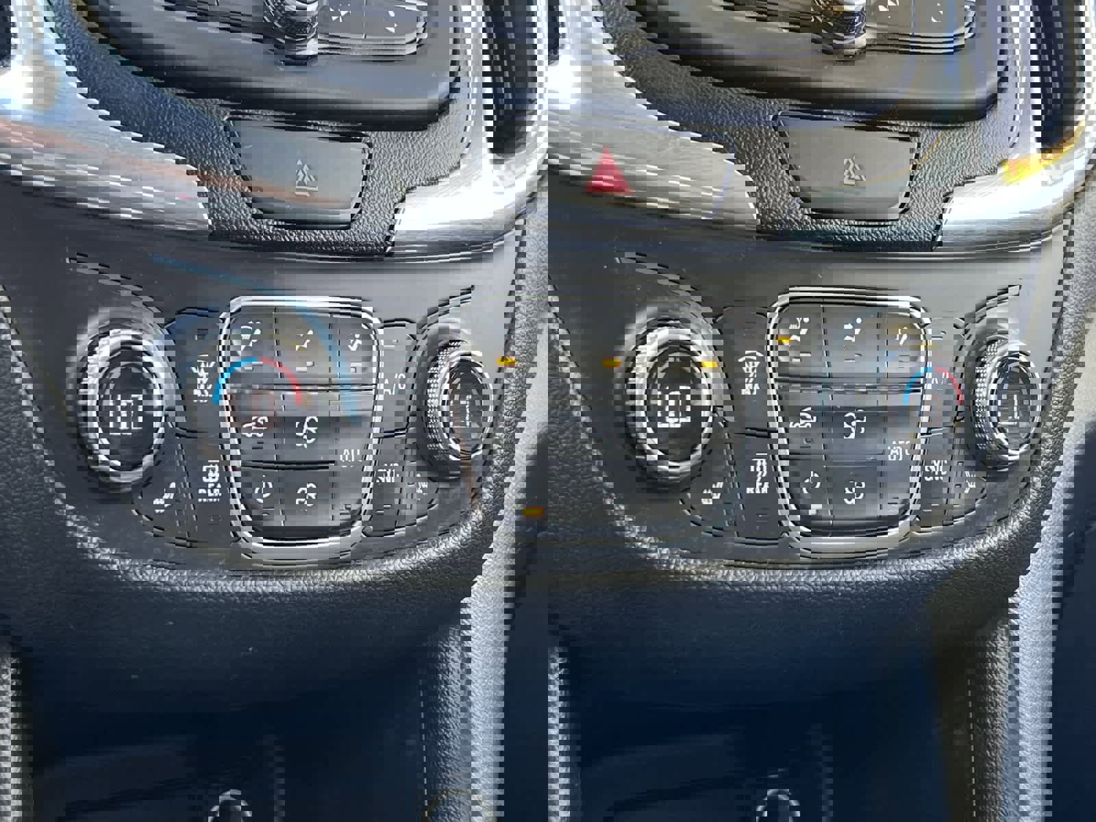 Used 2020 Chevrolet Equinox LT image 21