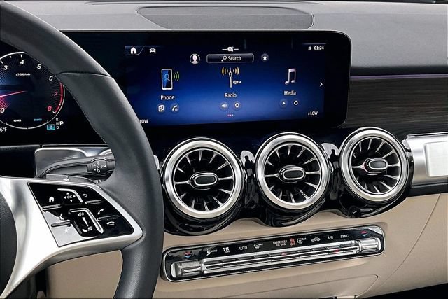 Used 2026 Mercedes-Benz GLB 250 4MATIC image 5